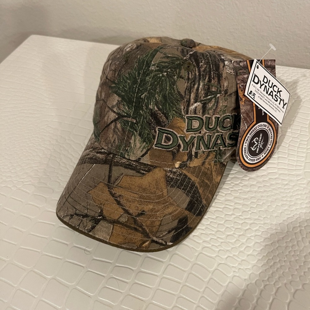 **Sold** NWT Realtree Duck Dynasty cap camo